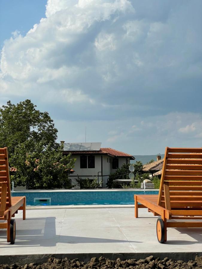 Mutafova Guest House Veliki Preslav Exterior photo